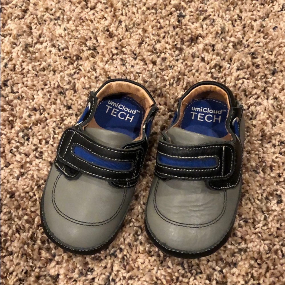 Boys shoes